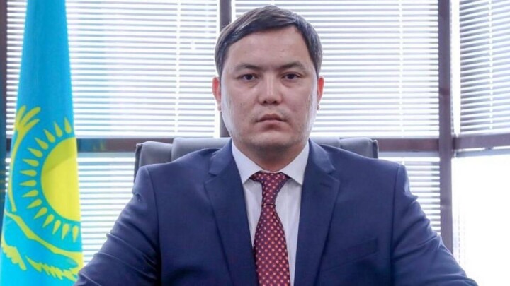 Обвиняемый в избиении экс-жены аким Макатского района покинул должность