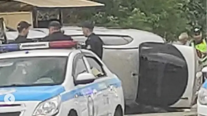 Автомобиль насмерть сбил двух пешеходов и врезался в автобусную остановку в Павлодаре