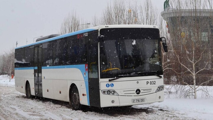 Скорость движения автобусов в Астане максимально снизилась из-за метели и плохой видимости