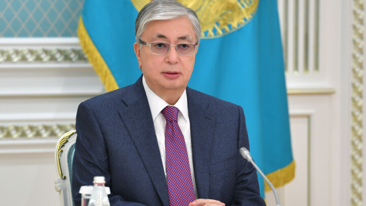 Токаев направил в мажилис проект закона, запрещающего продажу и аренду земли иностранцам