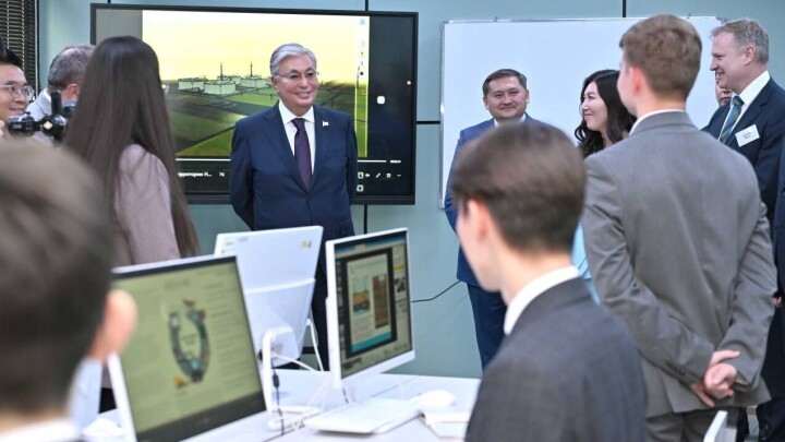 Токаев посетил филиал Heriot-Watt University и школу-гимназию Smart Bilim в Актобе