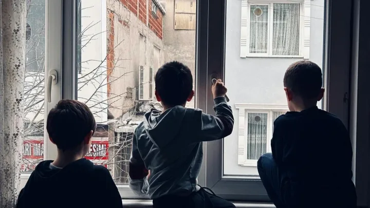 К тюремному сроку приговорили чету из Испании, державшую детей взаперти четыре года из-за страха перед Covid-19