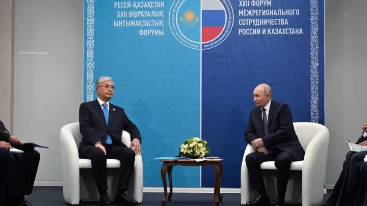 Токаев призвал Путина заморозить конфликт России и Украины