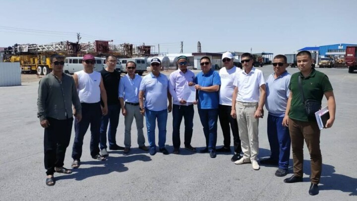 Федерация профсоюзов: Бастовавшие работники нефтесервисной компании в Жанаозене добились повышения зарплаты и премии