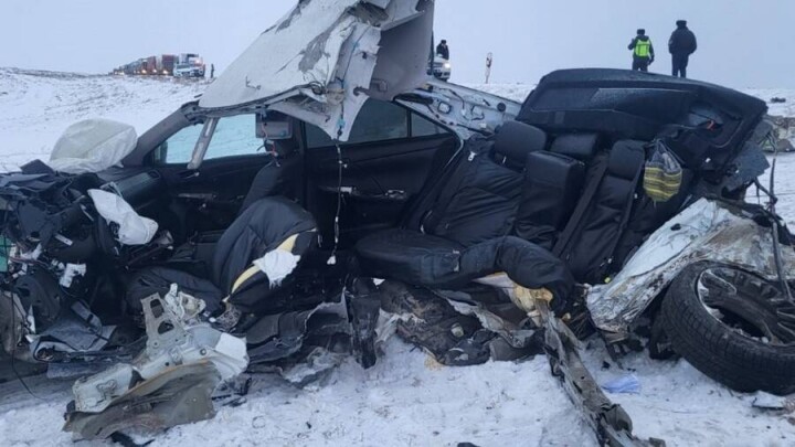 Трое взрослых и двое детей погибли в ДТП на трассе в Атырауской области