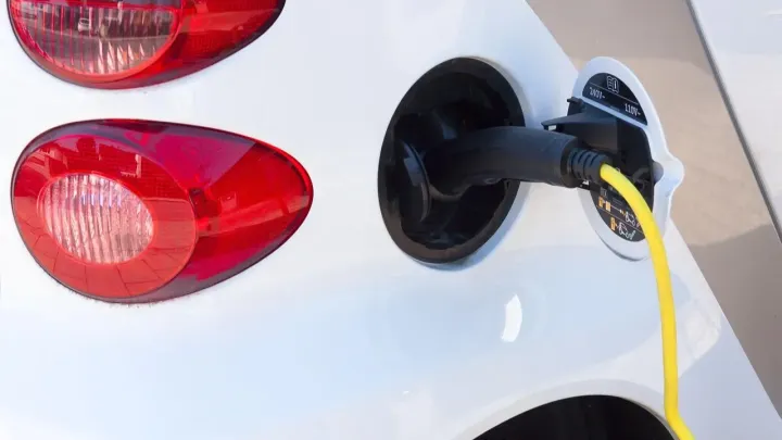 Tesla уступила титул крупнейшего в мире производителя электромобилей китайскому конкуренту