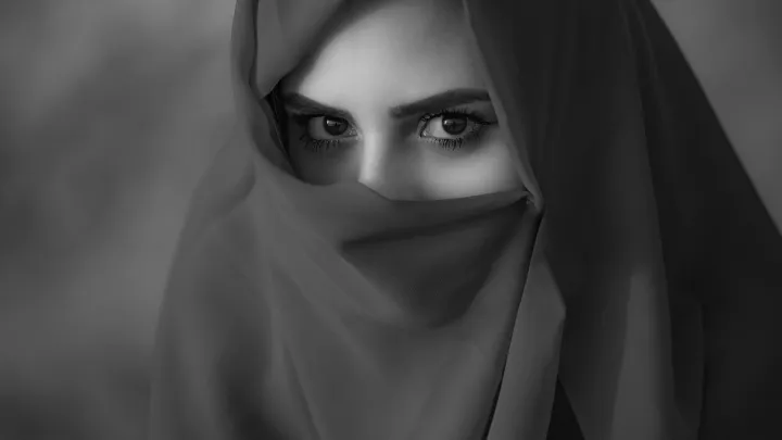 Дроны для слежки за соблюдением дресс-кода у женщин используют в Иране