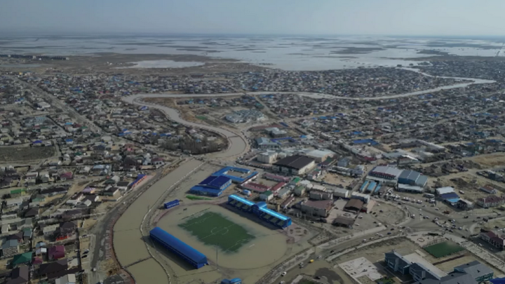 Затопление Кульсары: из города эвакуируют жителей, в воде уже 600 домов