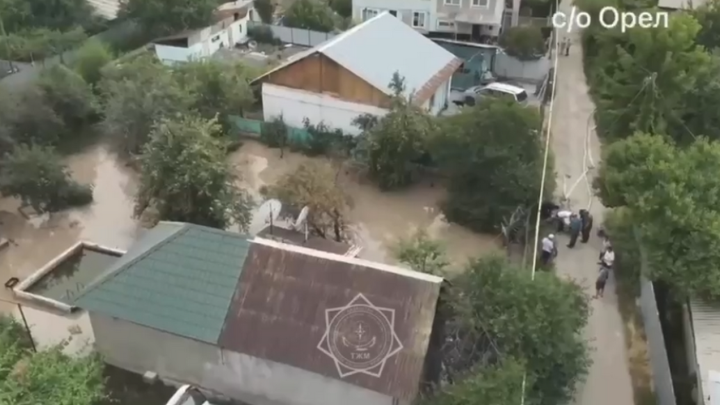 Поливной канал прорвало в Алматинской области. Затопило несколько дворов