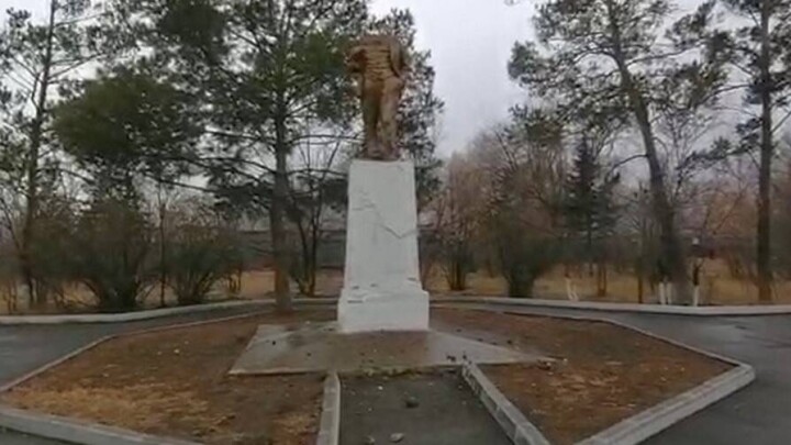 В пригороде Актобе у памятника Ленину снесли голову