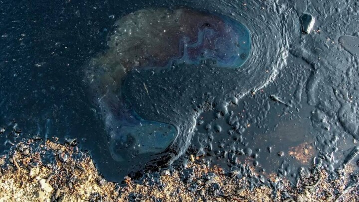 Утечка загрязнённой нефтью воды произошла на месторождении в Актюбинской области