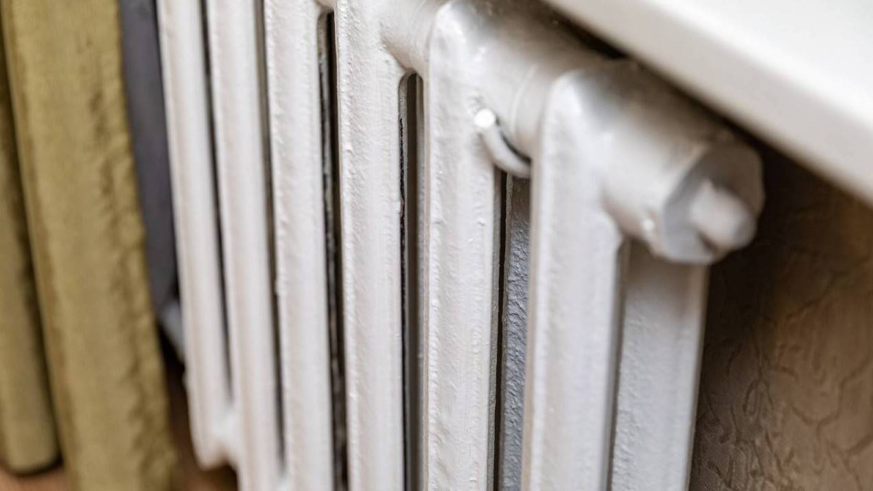 Понадеялись, что проведут газ, и демонтировали печи. Останутся ли жители села Кендала без отопления