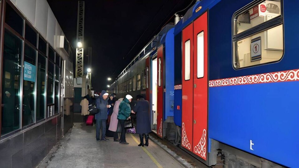 76 прицепных вагонов добавят к поездам в последние дни каникул