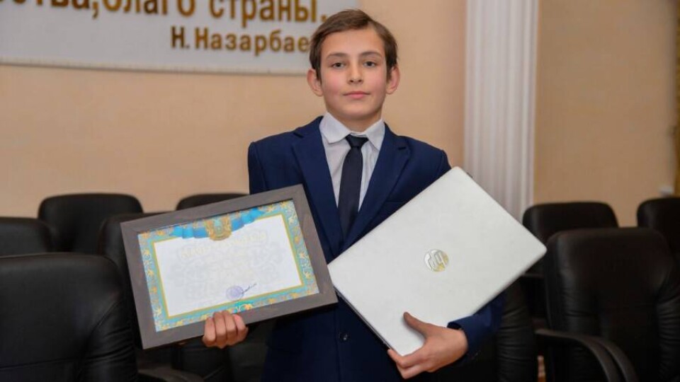 Пятиклассника из Костаная, спасшего четверых детей из пожара, наградили