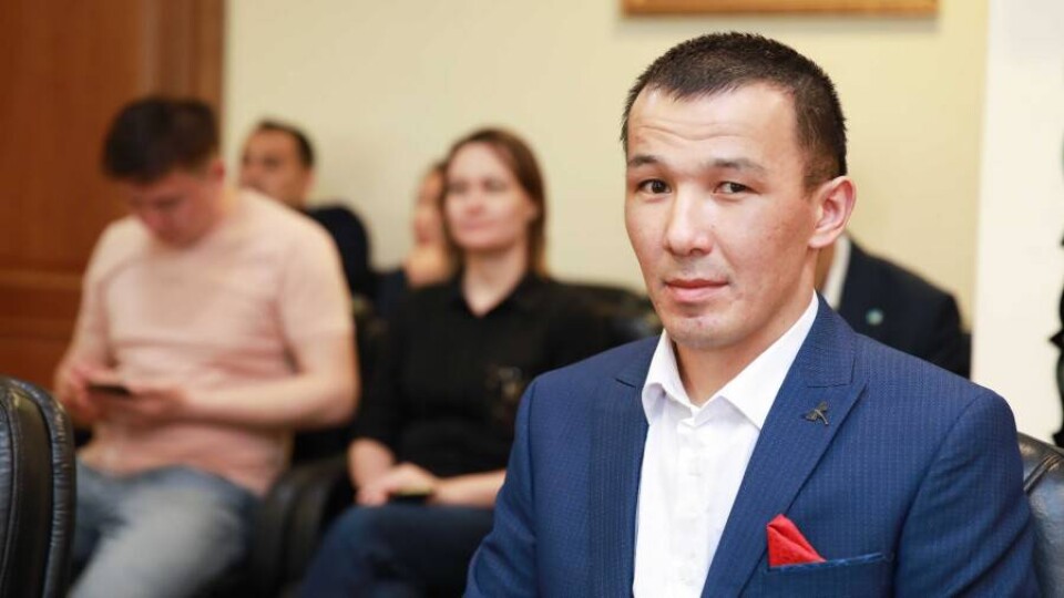Мужчине, спасшему ребёнка от падения из окна, подарили квартиру в столице