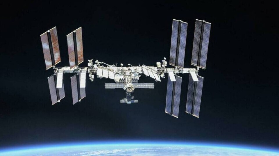 SpaceX построит специальный аппарат, чтобы сбить МКС с орбиты для захоронения в Тихом океане