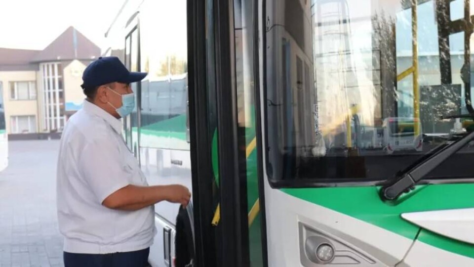 Пять автобусных маршрутов изменят движение из-за закрытия дороги по проспекту Мангилик ел