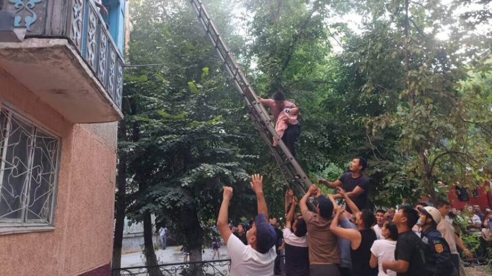 В Таразе при пожаре в жилом доме пострадали шесть человек
