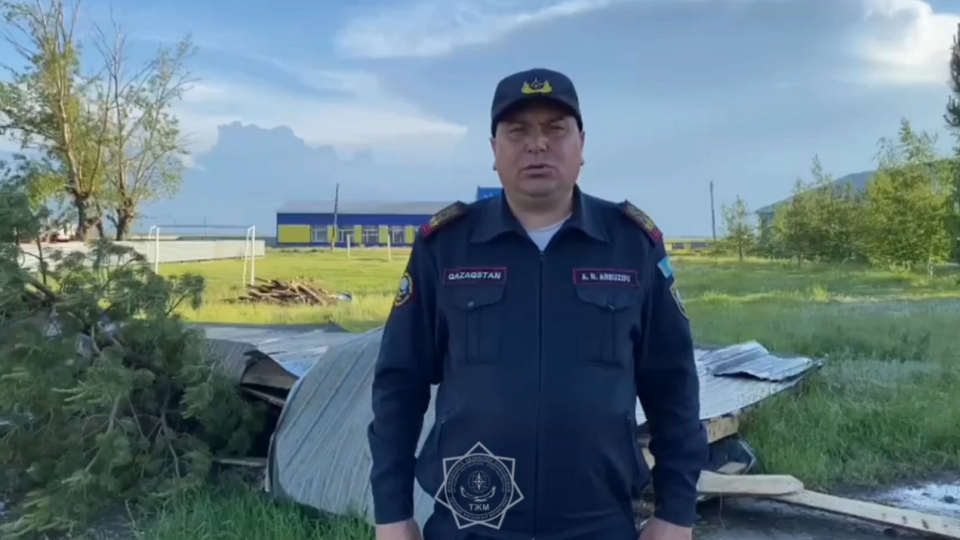 Крыши колледжа и общежития сорвал ветер в Костанайской области