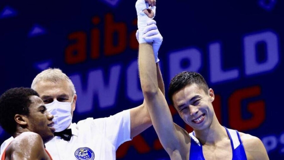 Сакен Бибосынов завоевал золото на чемпионате мира по боксу