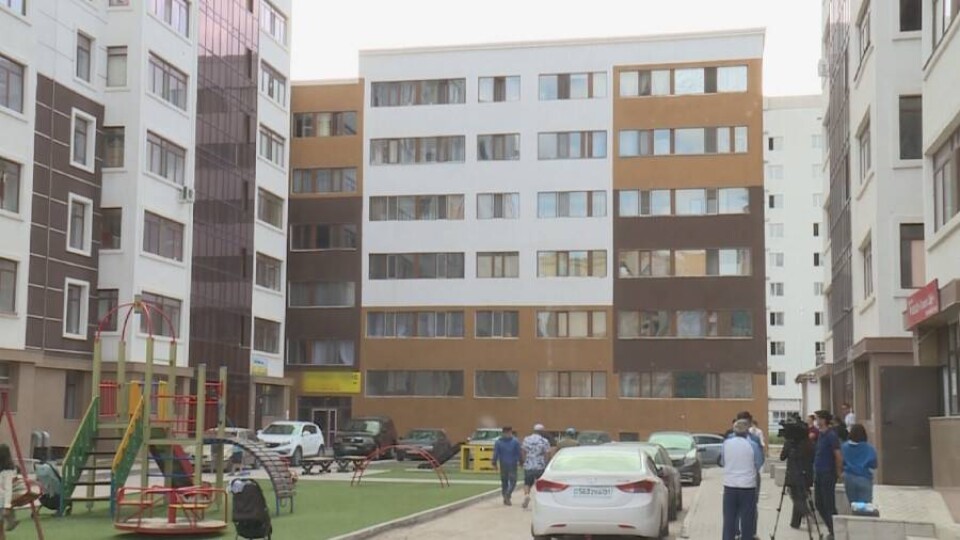 В Нур-Султане начинается проверка стройкомпании, которая заселила дольщиков в паркинг