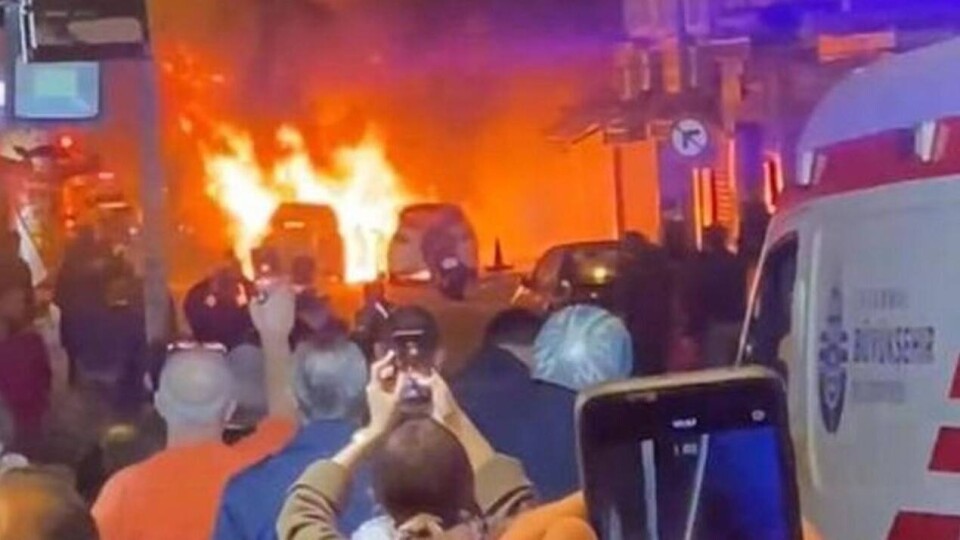 СМИ: В историческом центре Стамбула сгорели несколько автомобилей, произошёл взрыв