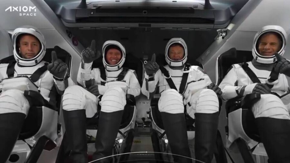 Впервые SpaceX отправил на МКС космических туристов