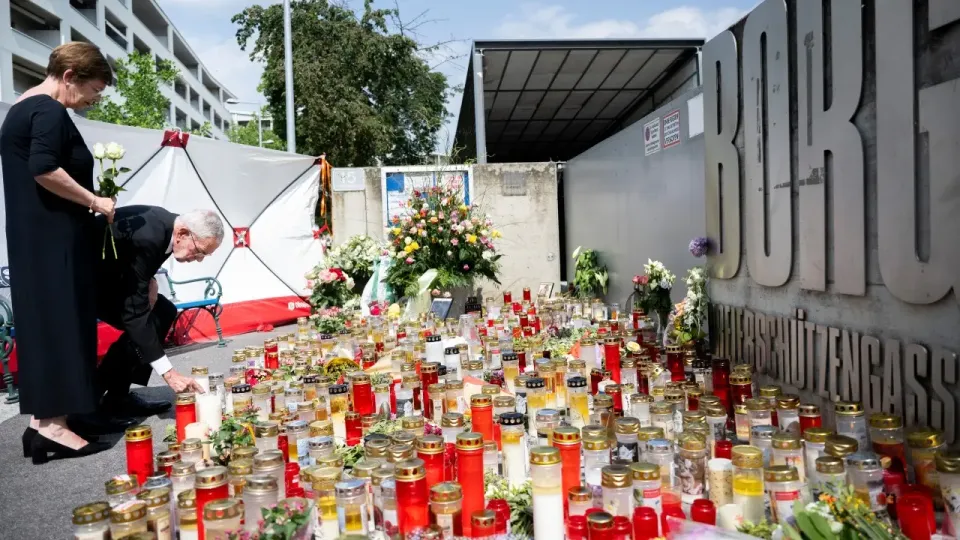В Грац прибыл президент Австрии, чтобы почтить память погибших / Фото со страницы @vanderbellen в X
