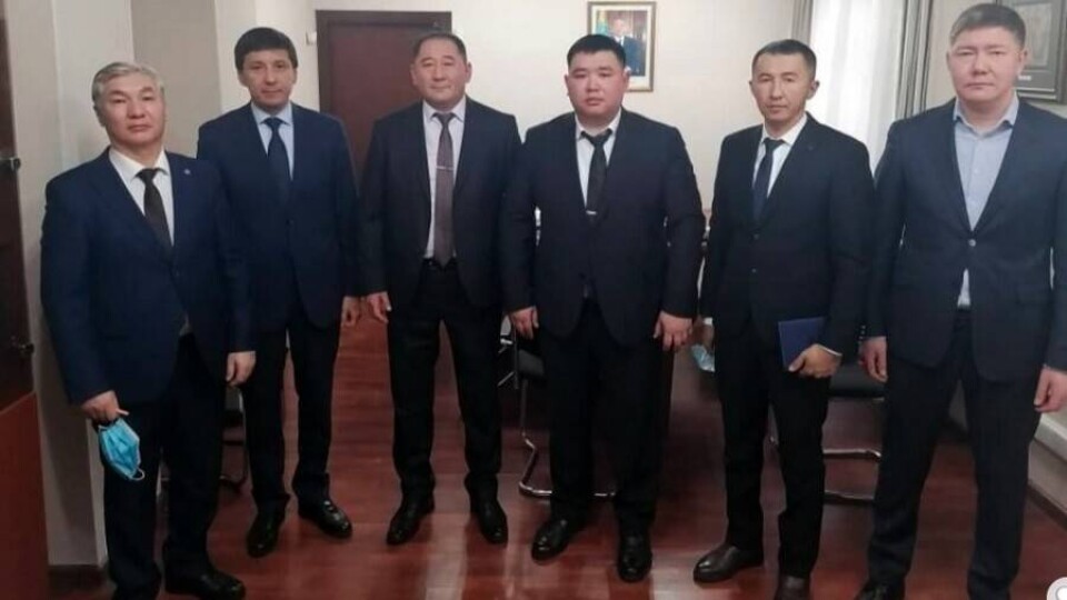Кыргызские правозащитники отправились в Казахстан на помощь соотечественникам