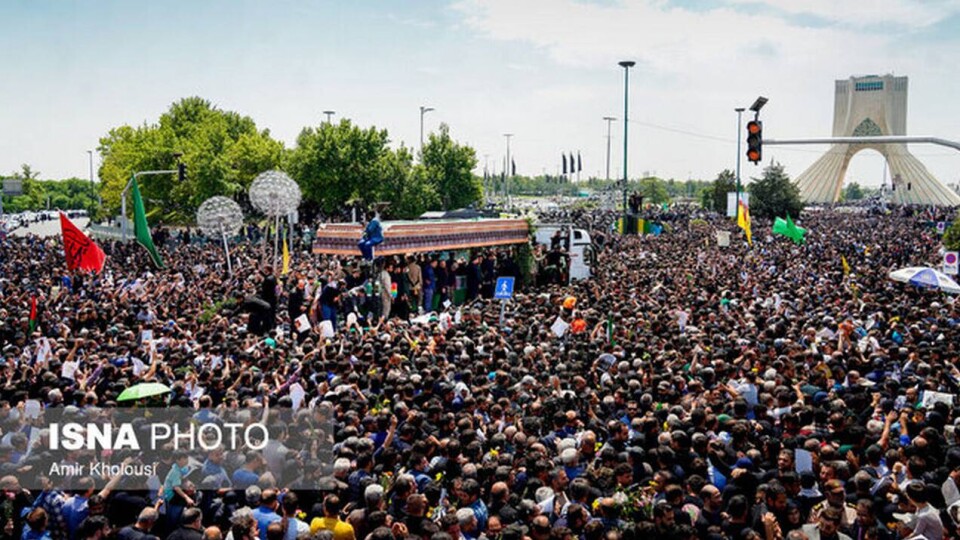 Около 3 млн человек пришли на похороны погибшего в авиакатастрофе президента Ирана