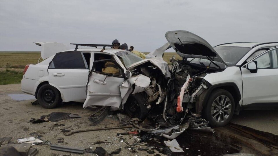 Два человека погибли, шестеро пострадали в аварии в Актюбинской области