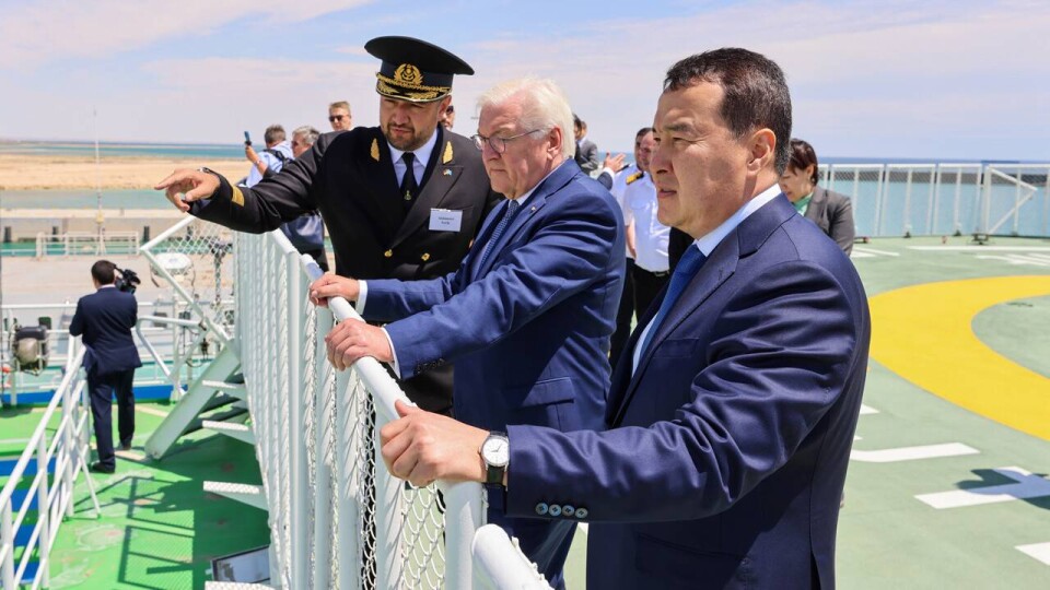 Президенту Германии показали порт Курык и прокатили на пароме