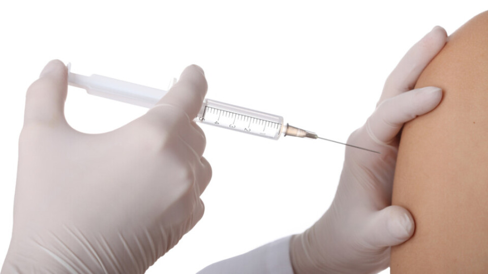 Ряд европейских стран приостановил вакцинацию препаратом AstraZeneca из-за образования тромбов