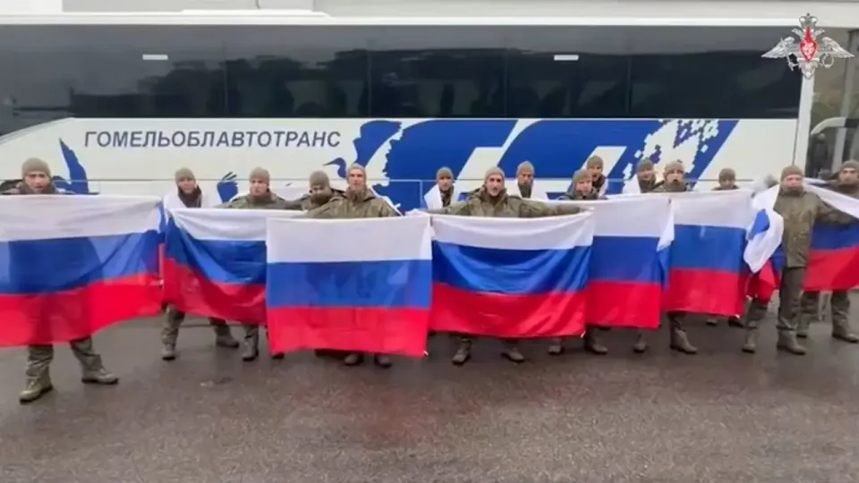 Россия и Украина провели обмен пленными по формуле 185 на 185 / Кадр с видео Минобороны РФ