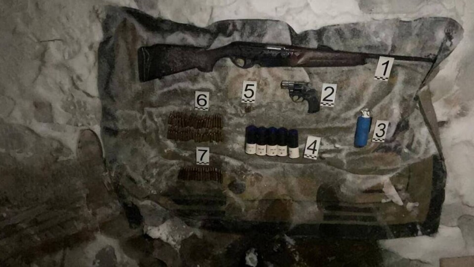 На территории мавзолея Тектурмас в Таразе обнаружили оружие, похищенное из здания полиции