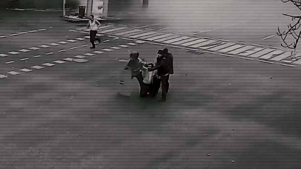 Полицейский Алматы о январских событиях: Посадили на колени, раздели и избили