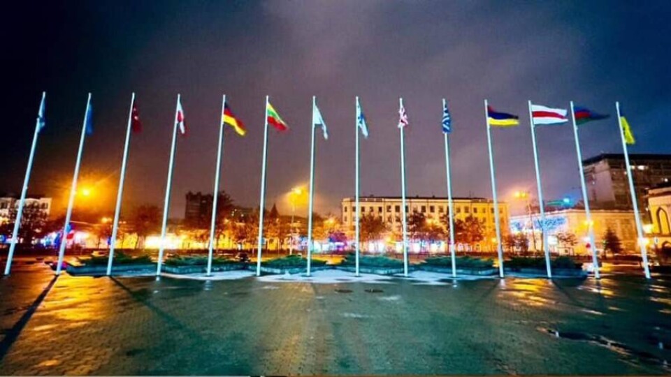 Беларусь направила ноту протеста Украине и обвинила в разжигании вражды из-за флага