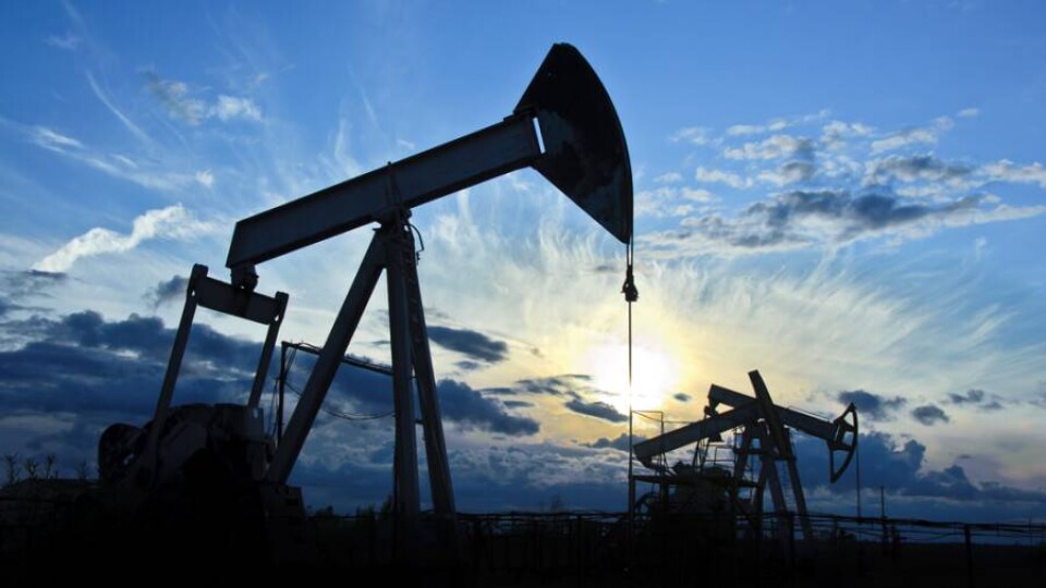 Страны ОПЕК+ договорились продолжать увеличивать уровень добычи нефти