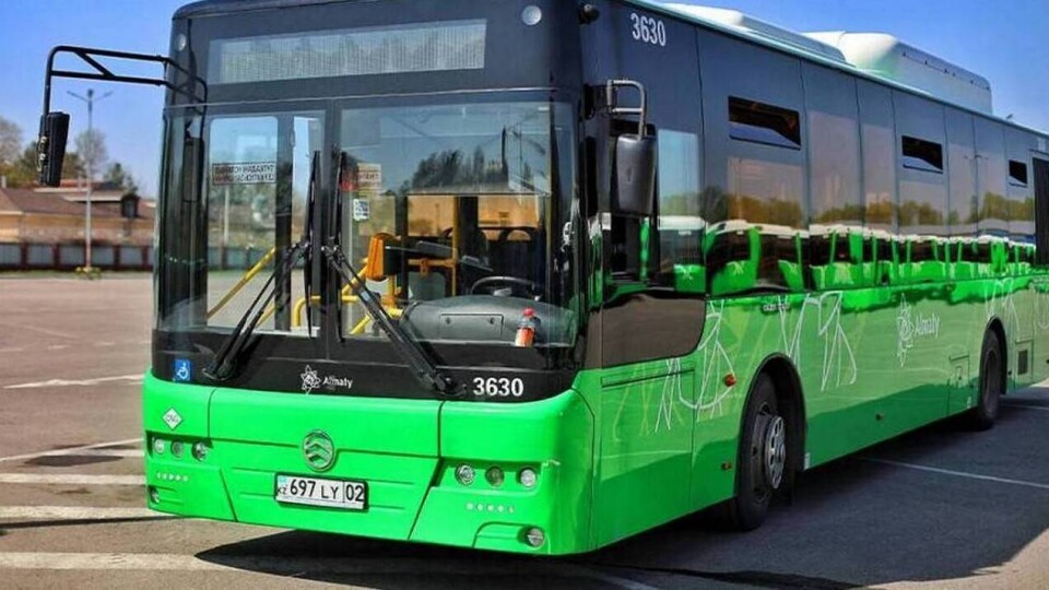 На границе с Китаем застряли 30 новых автобусов для Павлодара