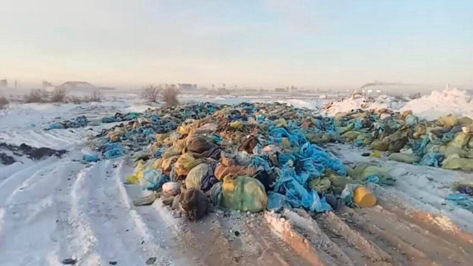 Свалку с опасными медицинскими отходами обнаружили возле вокзала "Нурлы жол" в Астане