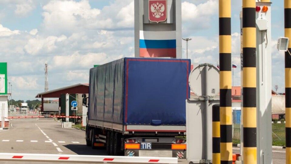Дипломаты помогли казахстанским дальнобойщикам, застрявшим на украинско-российской границе