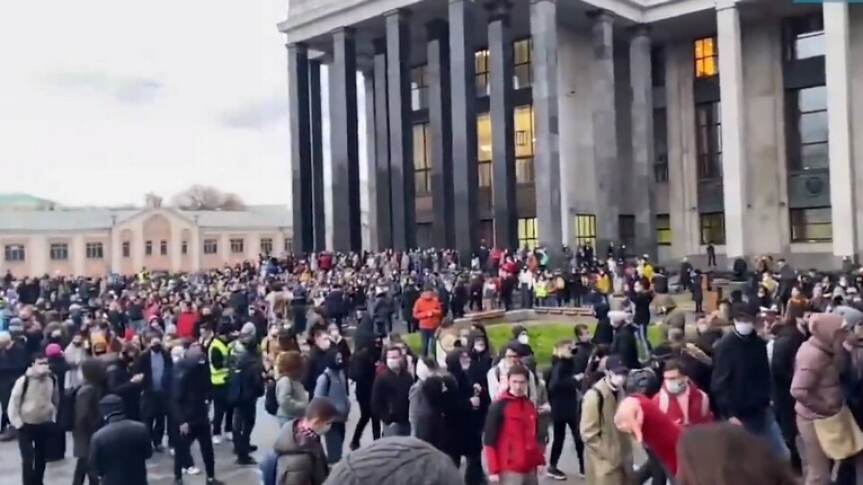 В крупных городах России проходят акции в поддержку Навального. Задержаны более 400 человек