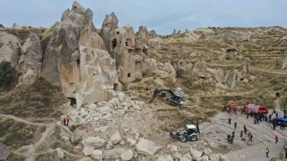 Два человека погибли после обрушения скалы в Каппадокии / Фото Бехчета Алкана Anadolu Ajansı