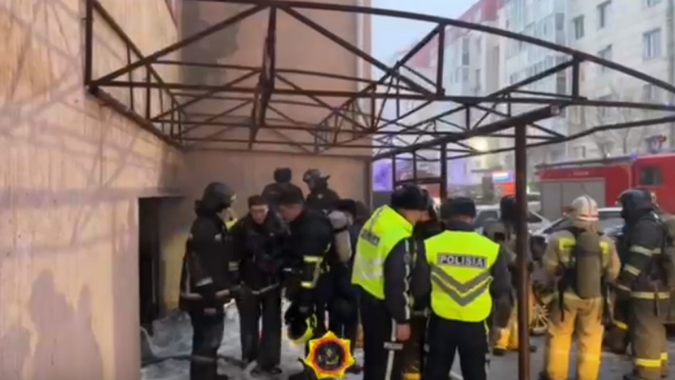 Крытый паркинг горел в Астане