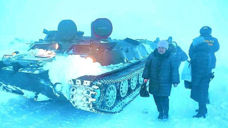 Более 500 грузовиков стоят вдоль трассы в Жамбылской области. Как спасают людей в мороз