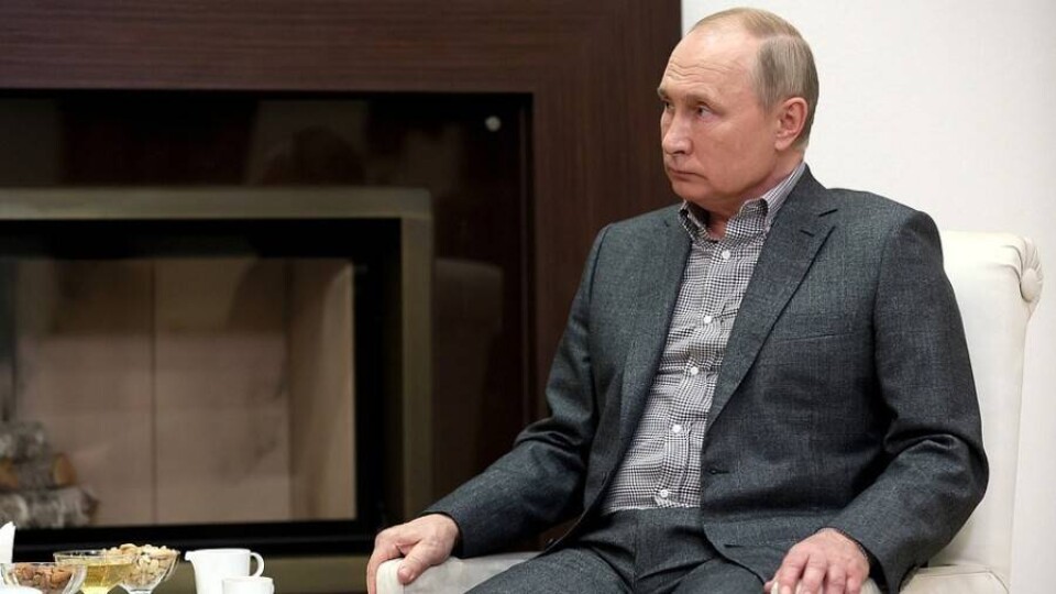 Путин ревакцинировался от коронавируса и вызвался добровольцем в испытаниях назальной вакцины