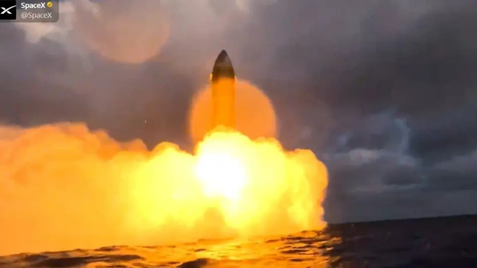 Приводнение корабля в Тихом океане / Кадр с видео spacex.com