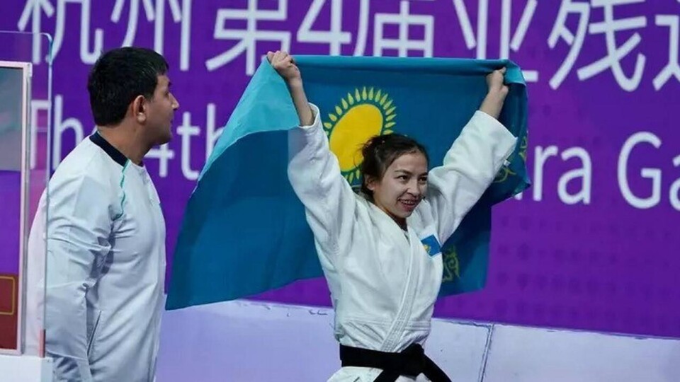 Касым-Жомарт Токаев поздравил чемпионку Паралимпиады Акмарал Науатбек