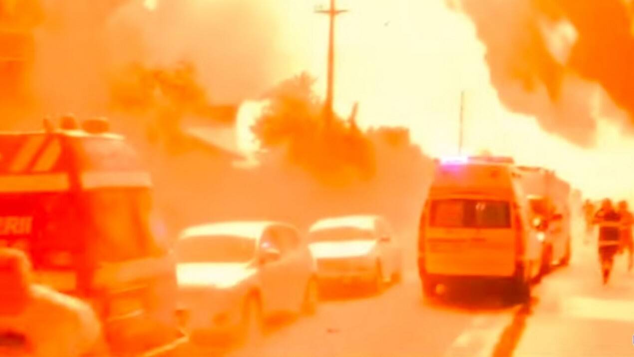 Два человека погибли и более 50 пострадали при взрыве на заправочной станции в Румынии