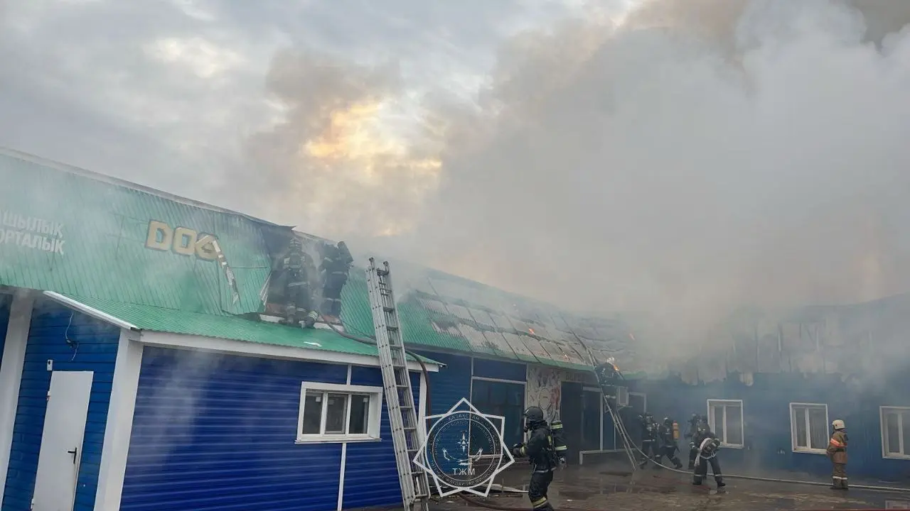 Кафе и магазин горели в ЗКО